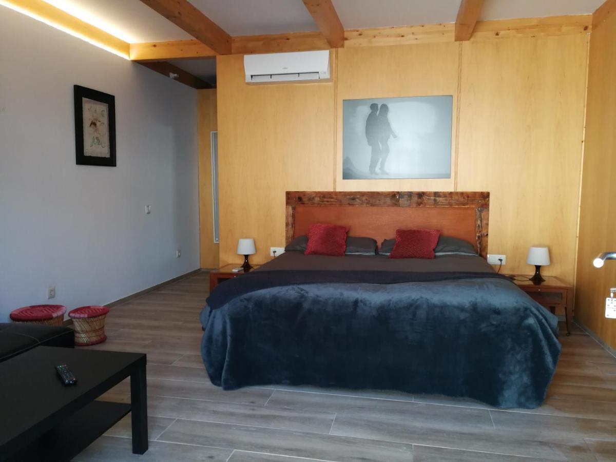 Hotel Rural Cal Ruget Vilobi Del Penedes Esterno foto